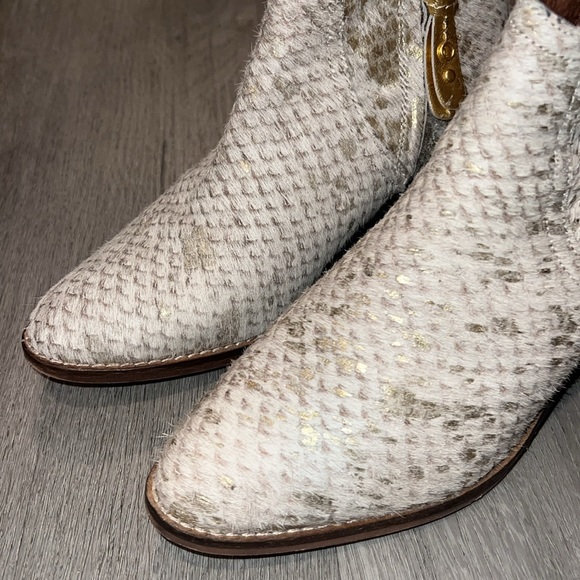 Anthropologie Gioseppo Frontier Ankle Boots - Picture 10 of 10